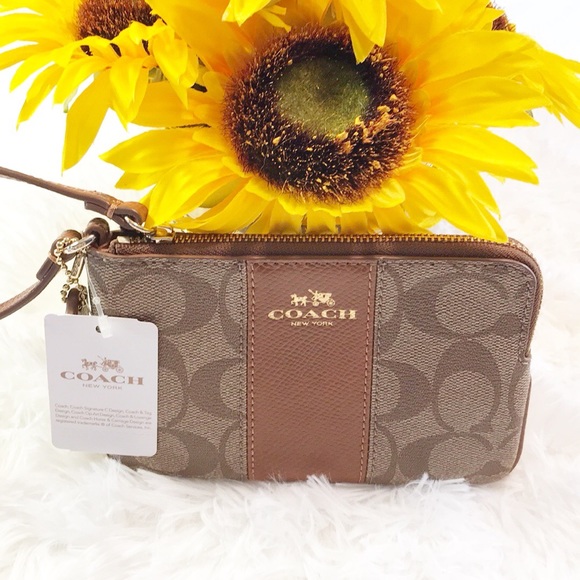 Coach Handbags - Coach wristlet